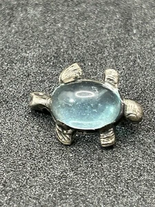 Spilla tartaruga vintage miniatura vetro blu tono argento - Foto 1 di 6