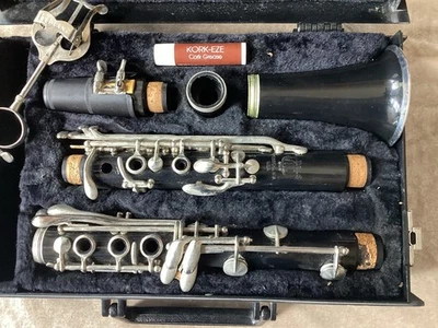 Clarinete marca Vito con estuche. USA Foto 1 de 4