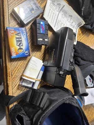 PANASONIC Palmcorder IQ PVIQ205/305 VHS-C Camcorder X14 2 Battery NO CHARGER - Image 1 of 4