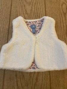 Baby Gap Vest Size 12-24 months fuzzy white vest