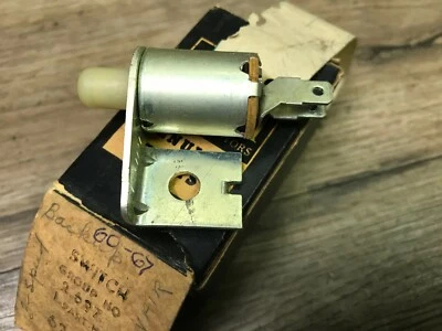 Chevrolet Corvair 1960 61 62 63 64 Nos GM 3 velocidades interruptor de luz de respaldo 6256801  Foto 1 de 3