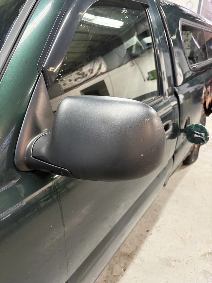 Espejo retrovisor de puerta izquierdo usado se adapta a: Chevrolet Silverado 1500 2004 camioneta manual clásico Foto 1 de 4