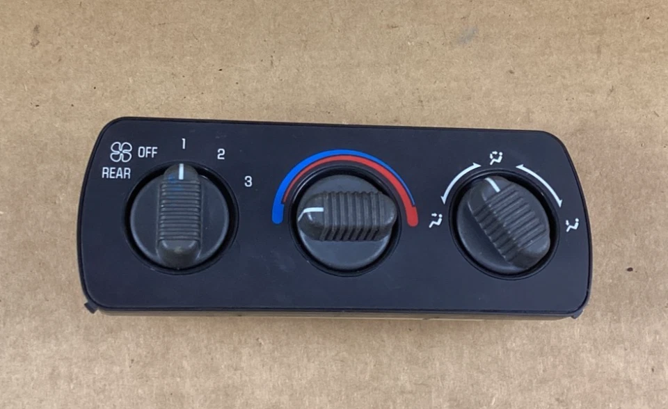 GMC Yukon 2000-2002 montado en el techo calentador de aire acondicionado auxiliar control de clima 15748171 Foto 1 de 4