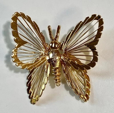 Broche prendedor mariposa tono dorado envoltura alambre hilandero Monet Menagerie vintage años 60 Foto 1 de 4