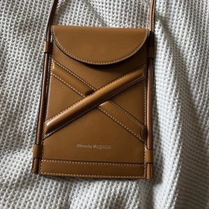 ALEXANDER MCQUEEN THE CURVE MICRO LEATHER BAG tan brown crossbody - Picture 1 of 8