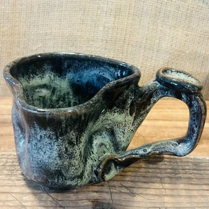 Ceramic Mug Artsy Freeform Flowing Looking Mug Green/black - Picture 1 of 6