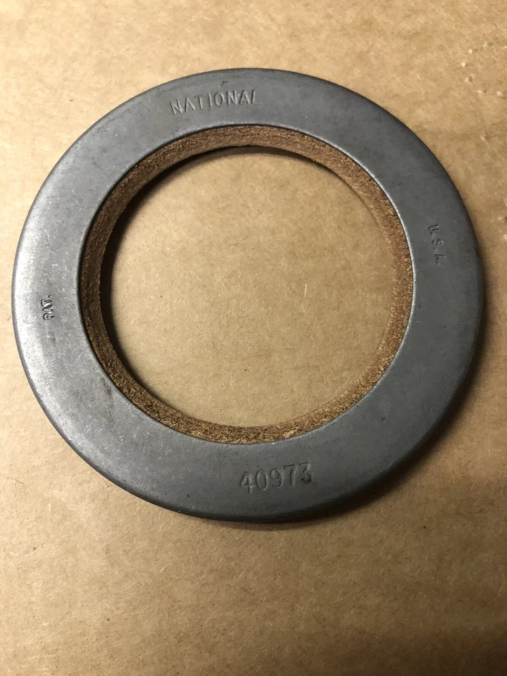 46 47 48 49 50 51 52 SELLO RUEDA DELANTERA CAMIÓN CHEVY 1-1/2 TONELADA Foto 1 de 1