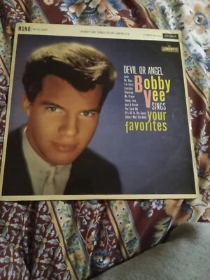 BOBBY VEE SINGS YOUR FAVORITES CLASSIC  1960 LONDON RECORDS LP RARE  - Image 1 of 4