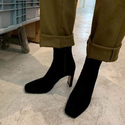 Botas para mujer By Far con cremallera lateral, tacón grueso, botines, botas cortas Foto 1 de 4