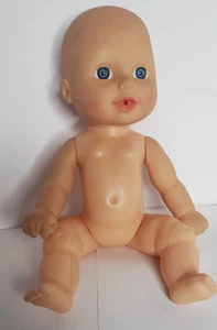 Muñeca bebé posable Cititoy de 9"", 1996, ojos azules, vinilo y plástico, usada - Imagen 1 de 4
