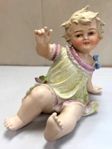 Antik ~ Vintage Conta Boehme (?) Biskuitporzellan Klavier Baby Figur Mädchen & Schmetterling - Bild 1 von 24
