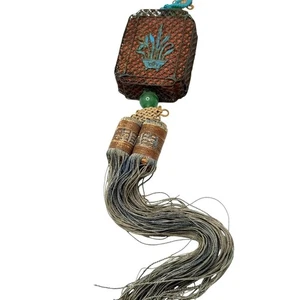 Ciondolo coreano Norigae scatola incenso ornamento seta kingfiaher ottone dinastia Joseon - Foto 1 di 12