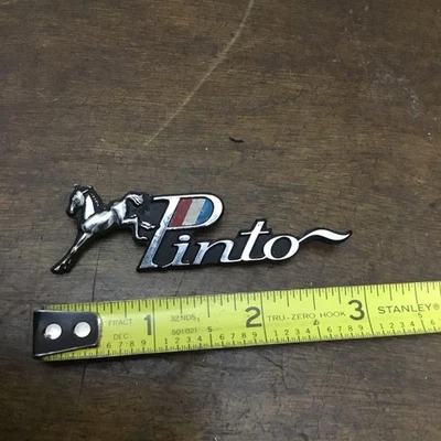 Ford PINTO 1971-1976 emblema de tablero de metal con postes Foto 1 de 4