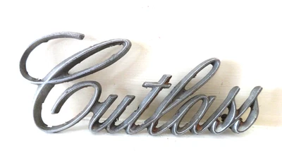 DE COLECCIÓN 1971-72 OLDSMOBILE CUTLASS OEM MALETERO TRASERO EMBLEMA INSIGNIA ESCRITURA 9851757 Foto 1 de 4