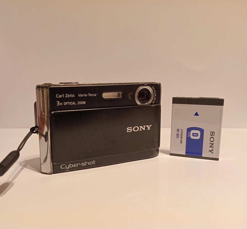 Sony Cyber-shot DSC-T70 8.1MP Black Digital Compact Camera Working w/ Battery - Image 1 of 4