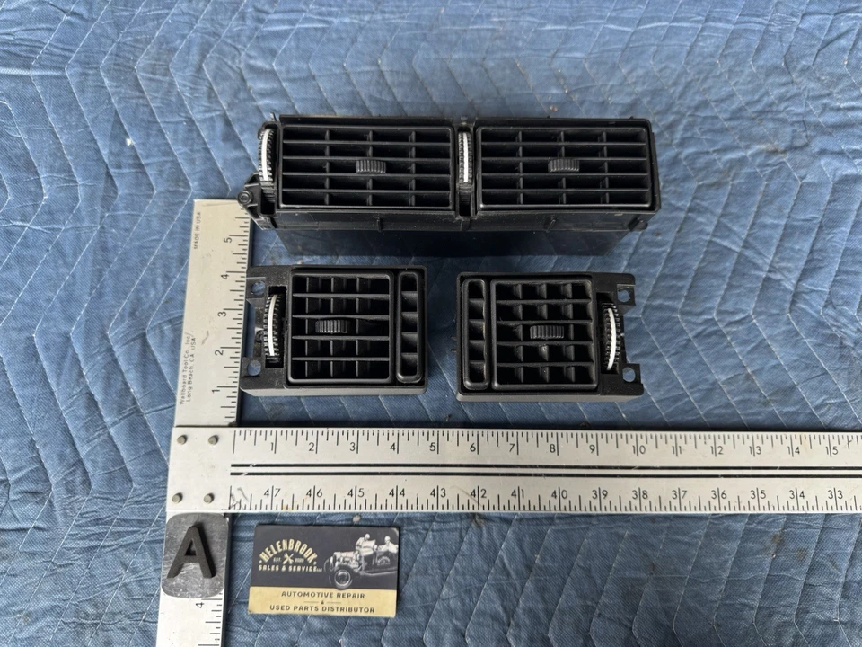 Volvo 240 244 245 1986-1993 tablero central izquierdo derecho aire acondicionado juego de ventilación de calor OEM #4813E Foto 1 de 4