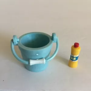 Sylvanian Families Calico Critters - blau Badmöbel Eimer und Flasche - Bild 1 von 1