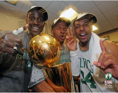Kevin Garnett Boston Celtics Unsigned 2008 Champship Cover