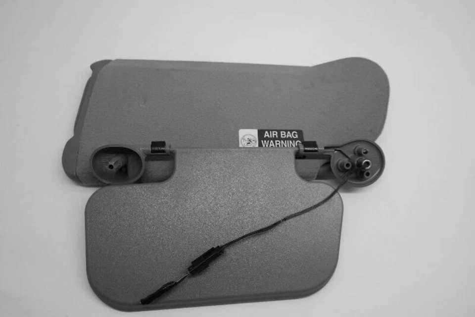 Used Right Sun Visor fits: 2004 Buick Lesabre w/illumination Right Grade A - Imagem 1 de 1