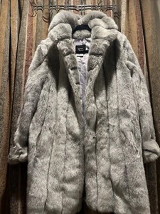 Stunning Dennis Basso Silver Faux Fur Ladies Coat W/ Violet Liner Hook & Eye Cls - Picture 1 of 11