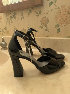 Nuevo con etiquetas Sandalia Worthington Para Mujer Talla 11 Charol Tacón Bloque Tacón Grueso Cómoda Foto 1 de 4