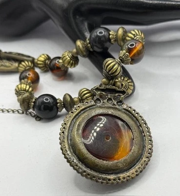 Collar tribal étnico vintage cuentas de latón ámbar resina colgante declaración boho 24 Foto 1 de 4