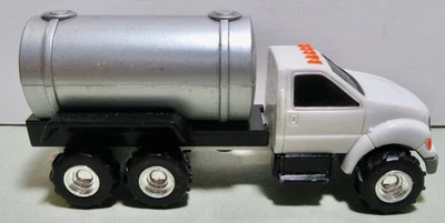 Ertl Fertilizer / Water Truck  Less Boom  # 3097Q00   1/64 Scale - Image 1 of 4