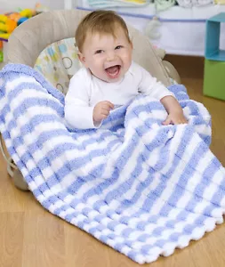 (BB8) KNITTING PATTERN - COPERTA BAMBINO ARAN MODELLO A COSTINE A RIGHE FACILI 36" X 32" - Foto 1 di 1