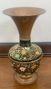Vaso vintage in ottone dipinto a mano fiori verdi e arancioni made in India - Foto 1 di 6
