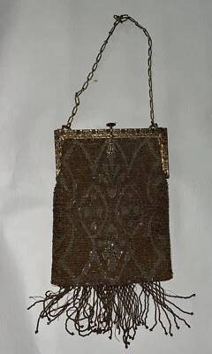 Antiguo bolso monedero francés de importación de acero plateado y dorado con micro cuentas con marco de metal Foto 1 de 4