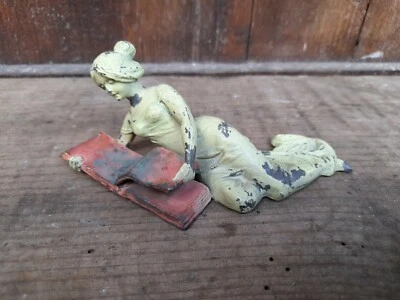 sujet feminin femme regule ancien grenier livre - Photo 1/4