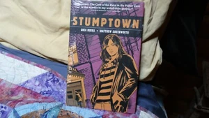 Stumptown Vol. 2 : The Case of the Baby in the Velvet Case by Greg Rucka - Picture 1 of 2