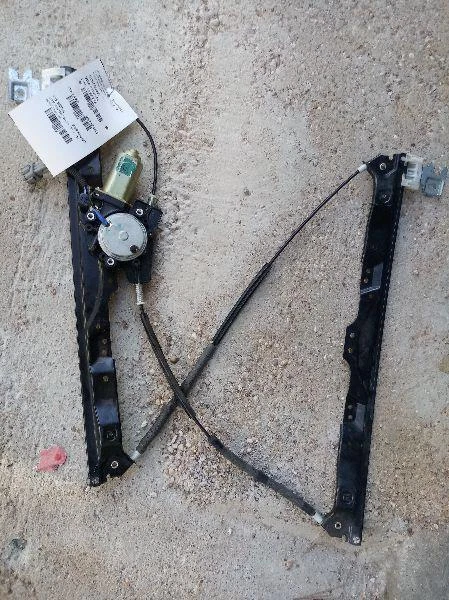 04 regulador de porta dianteira esquerda Nissan Armada - Imagem 1 de 1