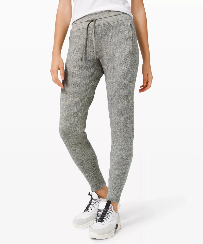 Pantalones de chándal Lululemon Engineered Warmth gris/sabio talla 8 $138,00 Foto 1 de 4