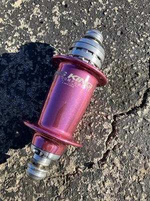 Cubo traseiro rosa Chris King velocidade única 32h 130mm - Imagem 1 de 4
