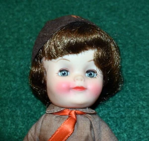 GIRL SCOUT - 1966 8" VINYL EFFENBEE FLUFFY BROWNIE DOLL - Picture 1 of 6