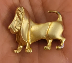 Basset Hound adorable Gold tone Vintage Dog Brooch. - Picture 1 of 3
