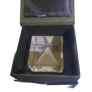 Laser geschnitten Kristall Pyramide Hologramm - Bild 1 von 1