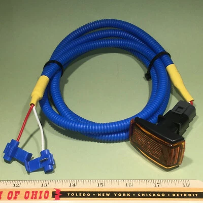 VOLVO 240 740 940 960 V40 V90 AMBER SIDE MARKER REPEATER FENDER MOUNT 9133609 - Image 1 of 3