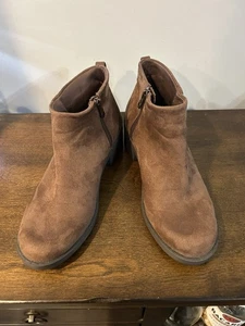 Bzees "Olivia" Mustang braune waschbare Damen-Booties mit seitlichem Reißverschluss Größe 8,5 makellos - Bild 1 von 8