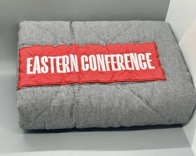 Almohada acolchada estándar gris falso Pottery Barn Teen NBA Eastern Conference nueva sin etiquetas Foto 1 de 4