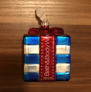 1 Bath & Body Works 2020 Ornament Glass Christmas Ornament Gift Wrap Present - Picture 1 of 6