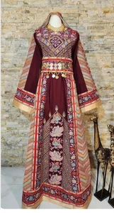 Vestido Thobe Palestino Manajel Tatreez Dorado Bordado Borgoña de Lujo - Imagen 1 de 3