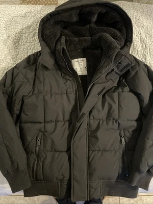 Abrigo de invierno Abercrombie niños talla 11/12 negro Foto 1 de 4