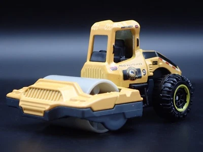 Rullo Stradale Giallo 1:64 Scala Collezionabile Diorama Modello Diecast - Immagine 1 di 4