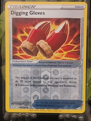 Digging Gloves Reverse Holo Uncommon SWSH07: Evolving Skies 145/203 NM - Image 1 of 2
