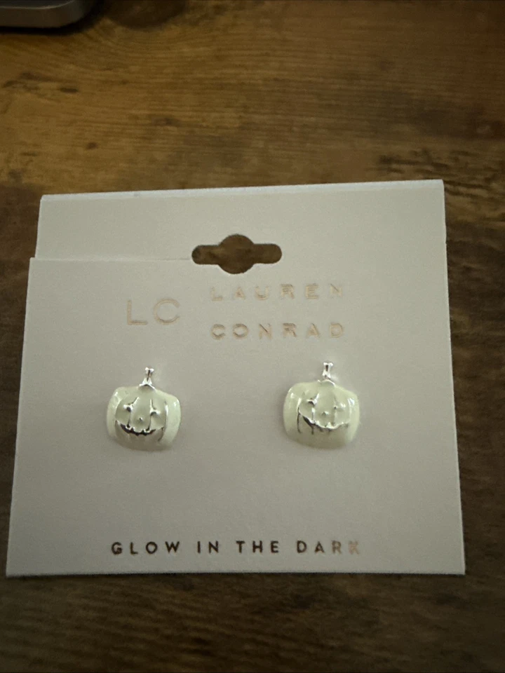 NUEVO NUEVO CON ETIQUETAS LC Lauren Conrad Halloween Brilla en la Oscuridad Esmalte Pendientes Calabaza Foto 1 de 1