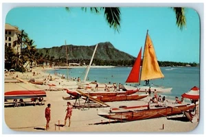 c1950's Waikiki Beach Canoe Boat Sailboat Honolulu Hawaii HI Vintage Postcard - Photo 1 sur 2