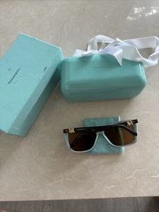 Neue Tiffany & Co. Atlas rechteckige Schildkröte TF 4124 8134/64 Sonnenbrille. - Bild 1 von 5