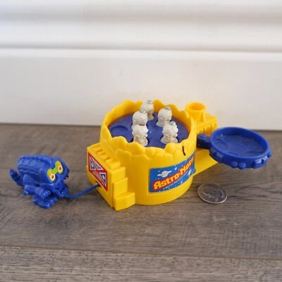 Vtg.  1987 Milton Bradley T.H.I.N.G.S. Astro-Nots Things Game - Incomplete WORKS - Image 1 of 4